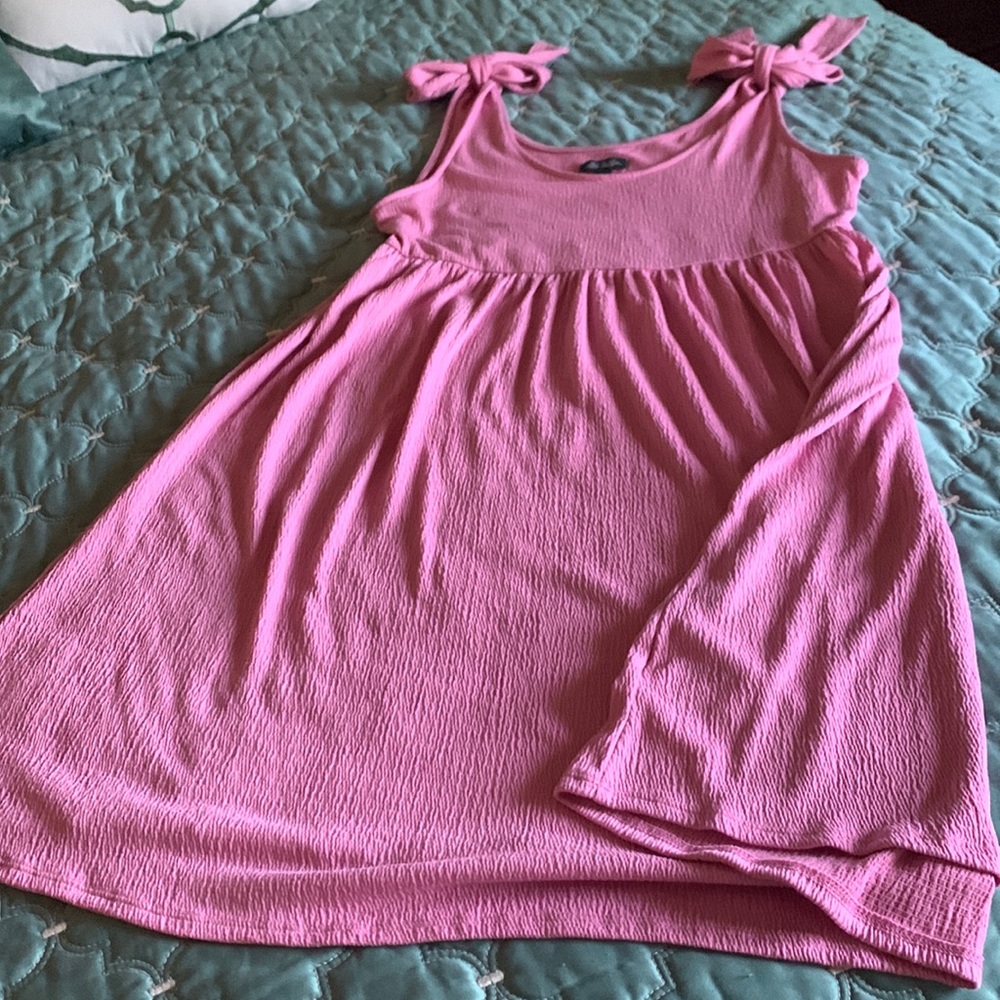 cute sundress Never worn W/O tags.  Ties at the shoulder cute & comfy sundress